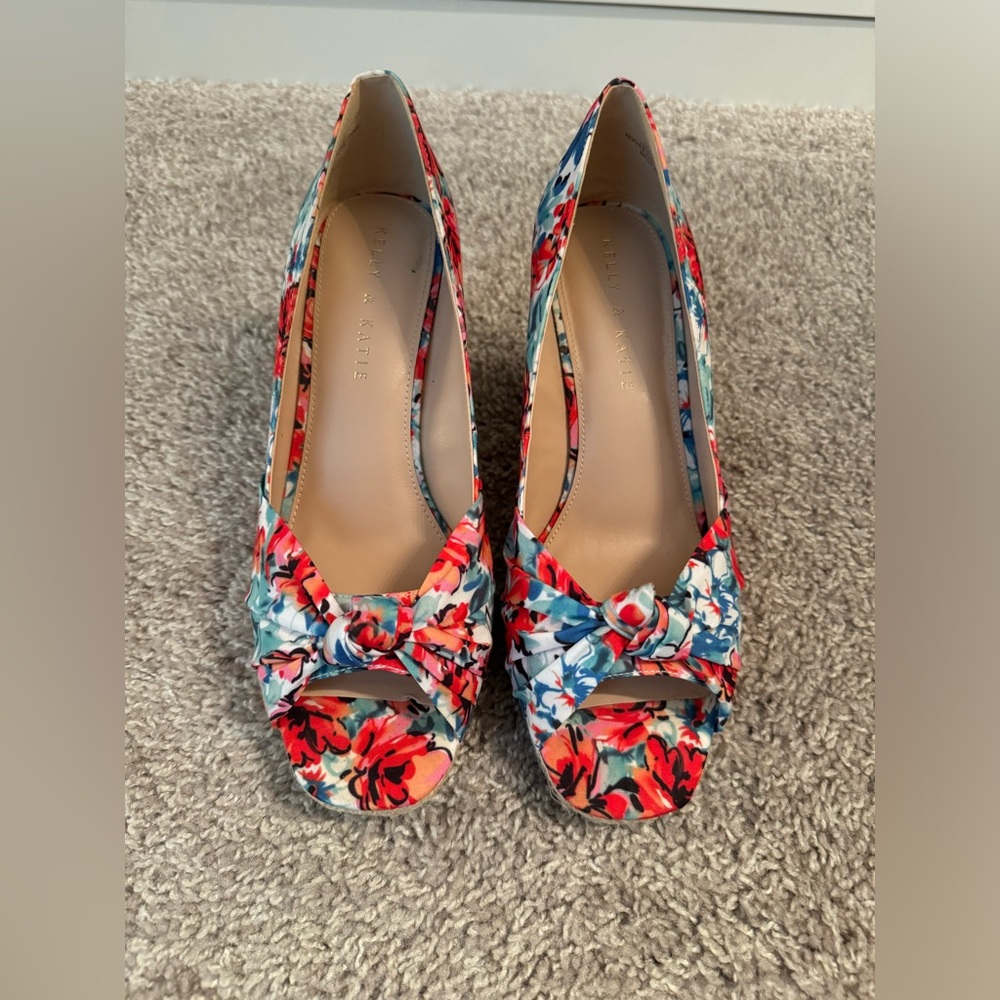 Kelle and Katie Flower Wedge Shoes Size 9